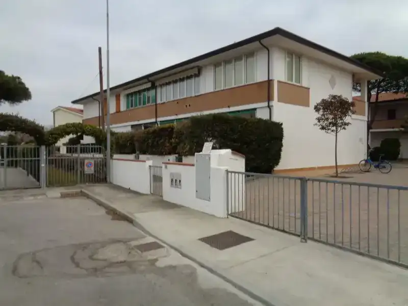 Spazioso ufficio trilocale fronte mare a Lido Pomposa