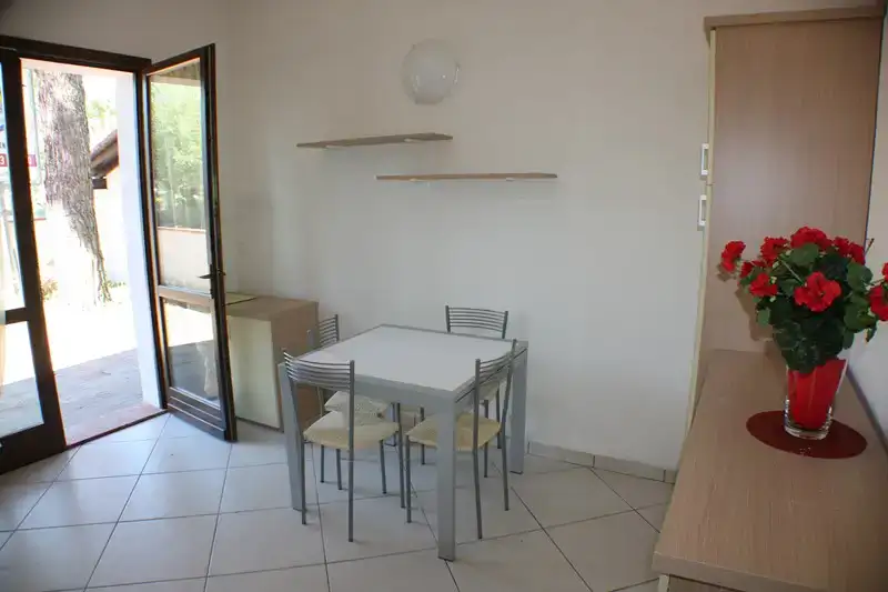 Bellissimi trilocali in vendita al piano terra angolare con piscina a Lido di Spina