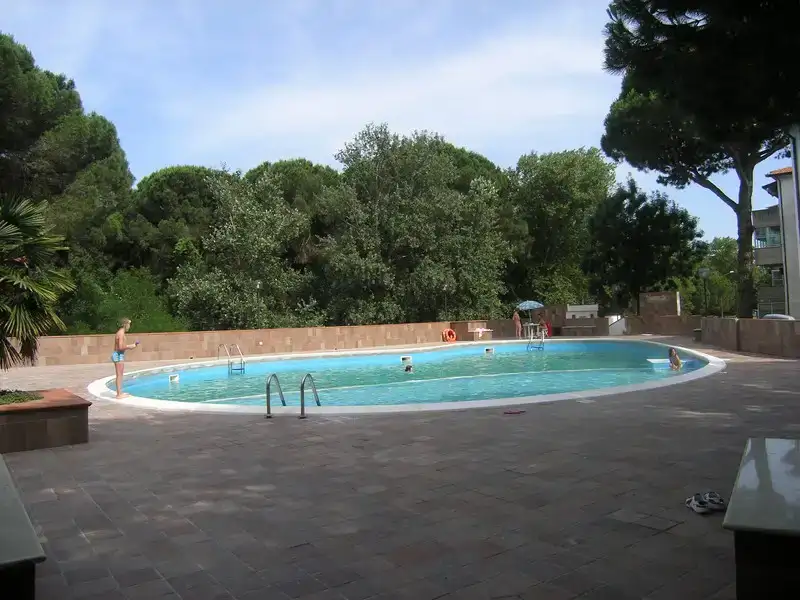 Proponiamo in vendita trilocale secondo piano adiacente alla pineta a Lido di Spina
