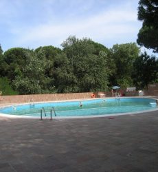 Proponiamo in vendita quadrilocale su due livelli adiacente alla pineta a Lido di Spina